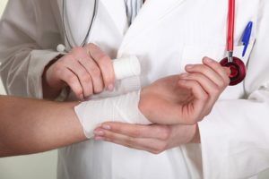 Dog Bite Lawyer Coral Springs, FL with a doctor wrapping a wrist injury